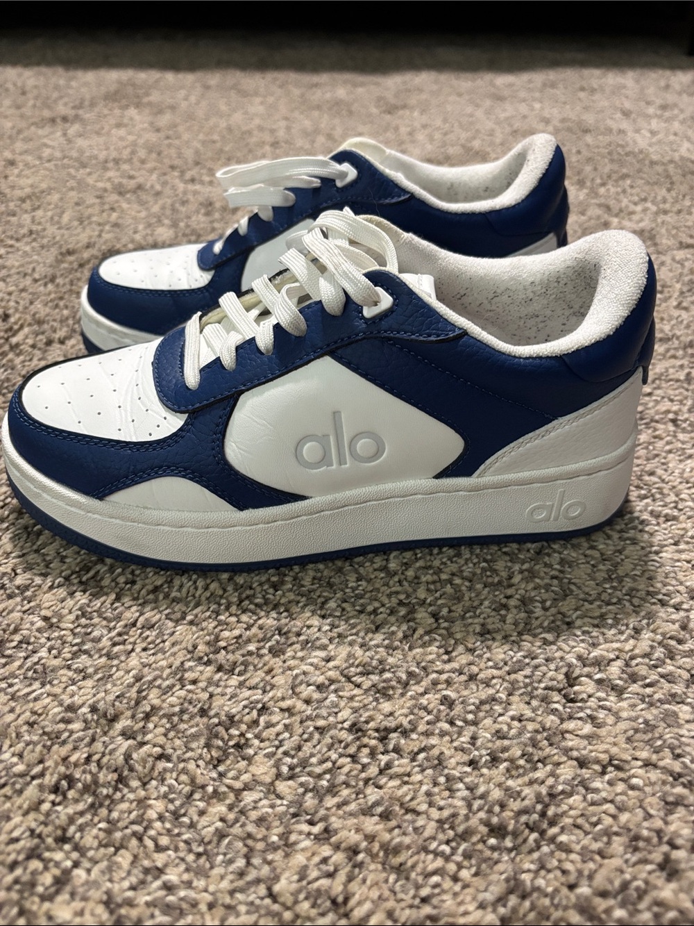 ALO Yoga White and Navy Low-Top Athletic Sneakers